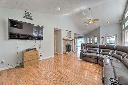 Serene Smithville Home With 2 Decks And Lake View