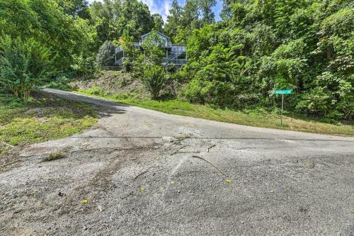 Serene Smithville Home With 2 Decks And Lake View