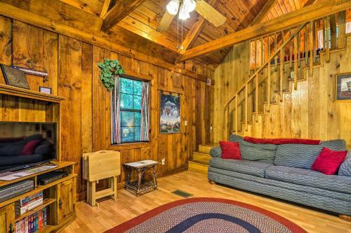 Tellico Plains Cabin - 25 Acres, Backyard Creek!