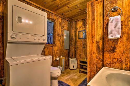 Tellico Plains Cabin - 25 Acres, Backyard Creek!