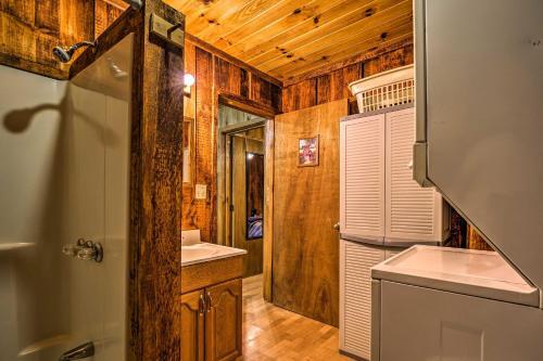 Tellico Plains Cabin - 25 Acres, Backyard Creek!