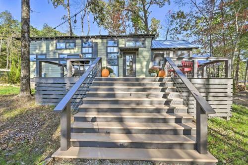 Tranquil Tiny Home With Fire Pit And Lake Access!