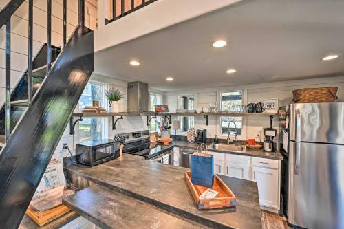 Tranquil Tiny Home With Fire Pit And Lake Access!