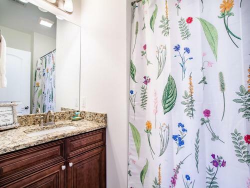 Classy Cades Cove Condo With Community Pool