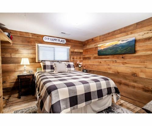 Beary Relaxing Cabin - Romantic With Outdoor Patio