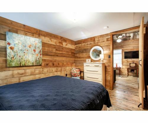 Beary Relaxing Cabin - Romantic With Outdoor Patio