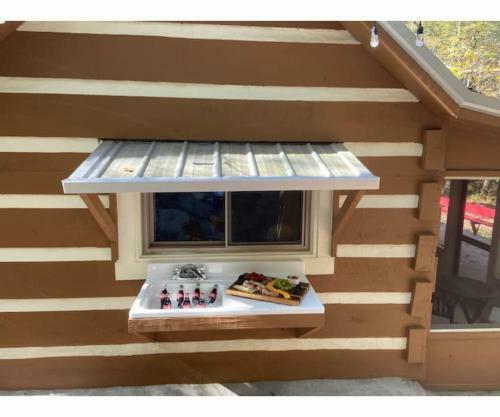 Beary Relaxing Cabin - Romantic With Outdoor Patio