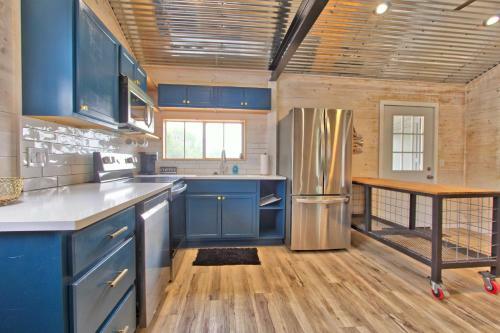 Bc - Blue Jay Getaway