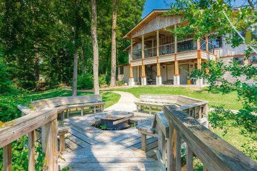 Lakefront Burkeville Gem With Boathouse And Dock!