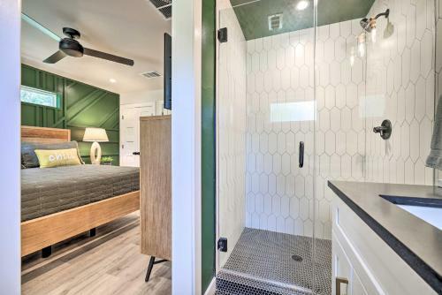 Modern And Colorful Buda Home Near Dtwn Austin!