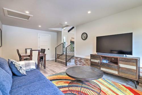 Modern And Colorful Buda Home Near Dtwn Austin!