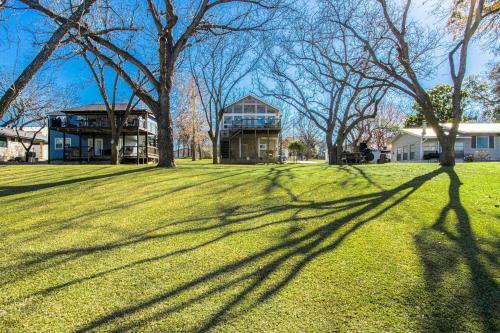 Cozy Retreat On Lake Lbj
