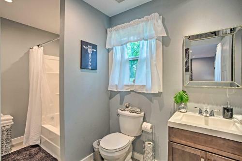 Couples Retreat In Canton With Patio And Yard!