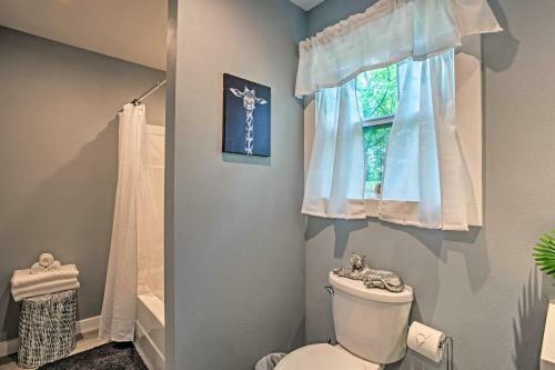 Couples Retreat In Canton With Patio And Yard!