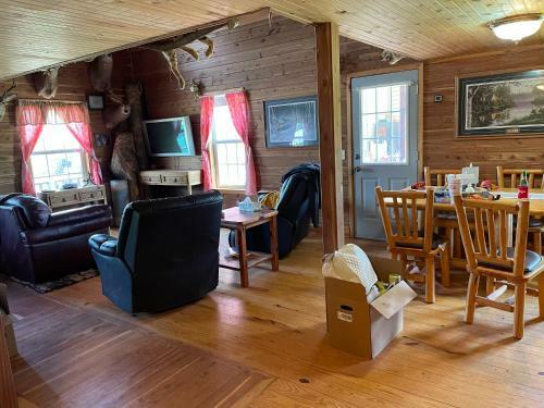 Whites Creek Lodge