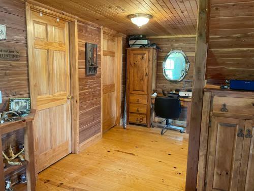 Whites Creek Lodge