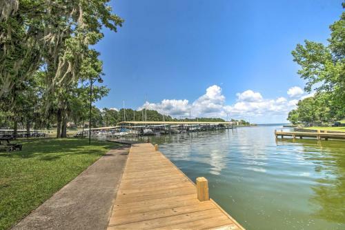 Modern Home With Deck - Near Fishing And Boating!