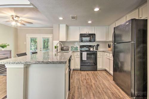 Modern Home With Deck - Near Fishing And Boating!