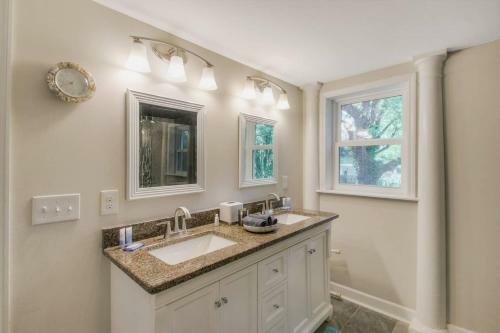 Old Hickory Hideout!!! Basement Apartment