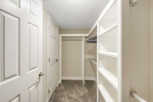 Old Hickory Hideout!!! Basement Apartment