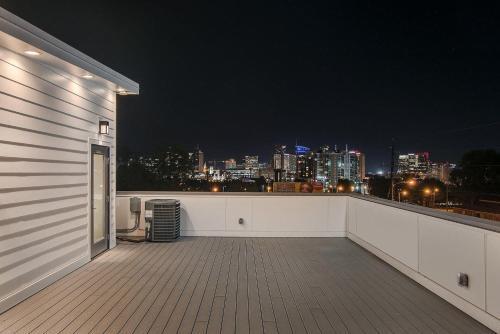 4 Connecting Condos - Sleeps 32 To 36 - Firepits - Garages - Rooftops Decks - Great Views - Security
