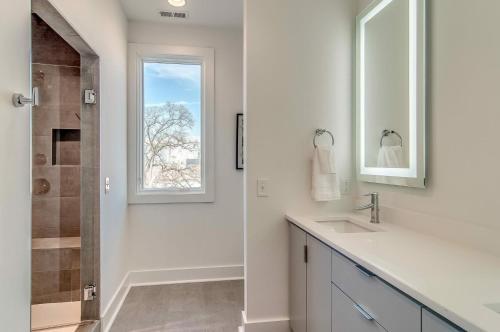 4 Connecting Condos - Sleeps 32 To 36 - Firepits - Garages - Rooftops Decks - Great Views - Security