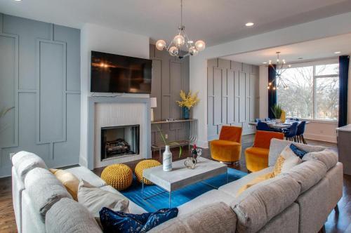 4 Connecting Condos - Sleeps 32 To 36 - Firepits - Garages - Rooftops Decks - Great Views - Security