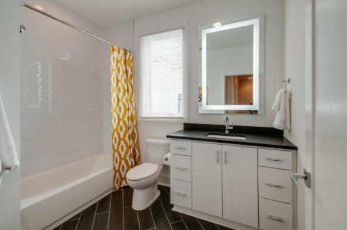 4 Connecting Condos - Sleeps 32 To 36 - Firepits - Garages - Rooftops Decks - Great Views - Security
