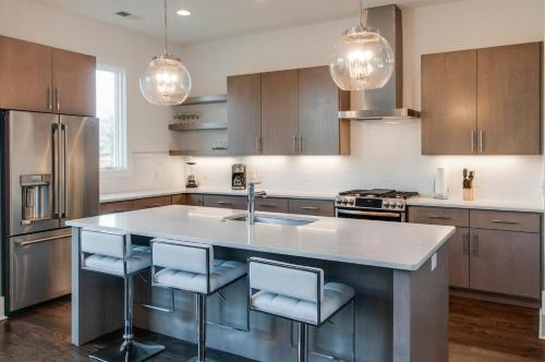 4 Connecting Condos - Sleeps 32 To 36 - Firepits - Garages - Rooftops Decks - Great Views - Security
