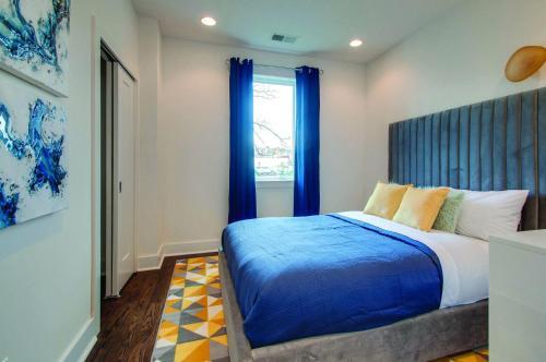 4 Connecting Condos - Sleeps 32 To 36 - Firepits - Garages - Rooftops Decks - Great Views - Security