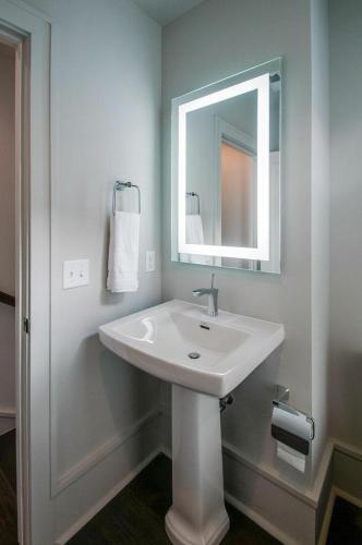 4 Connecting Condos - Sleeps 32 To 36 - Firepits - Garages - Rooftops Decks - Great Views - Security