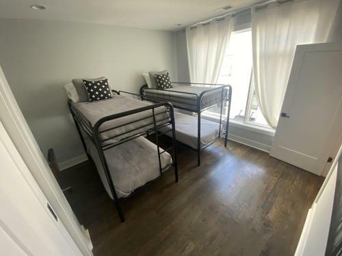Gulch Modern 3 Story Condo, 2 Car Garage, Rooftop Fire Pit, Security, And View!