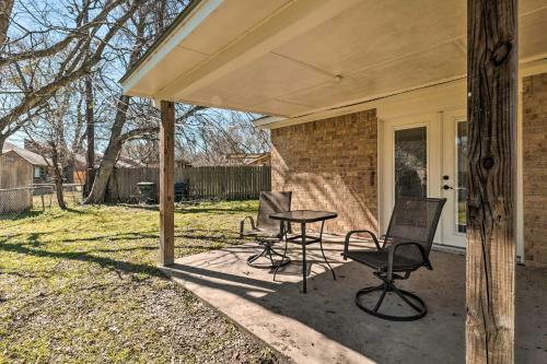 Charming Abode With Yard About 2 Mi To Texas Aandm!