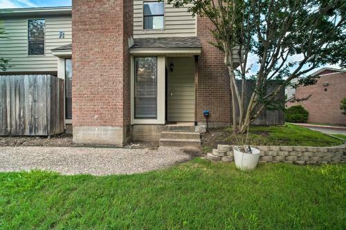 Apartamento Charming Condo With Pool About 2 Mi To Texas A And M!