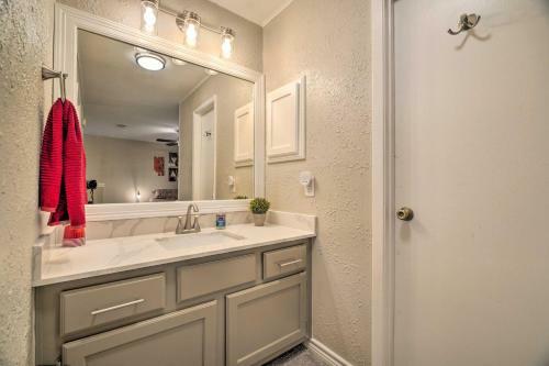 Apartamento Charming Condo With Pool About 2 Mi To Texas A And M!