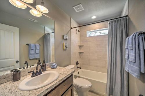 Charming Canyon Lake Home - Walk To Boat Ramp