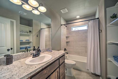 Charming Canyon Lake Home - Walk To Boat Ramp