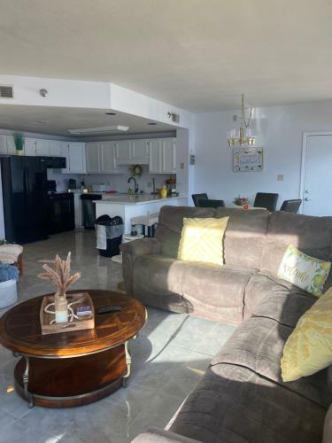 River Place Condos 711 3bd
