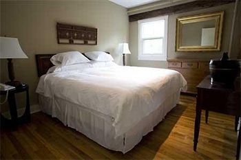 Hotel Woodbound Inn