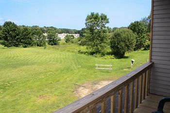 Hotel Hampton Falls Inn