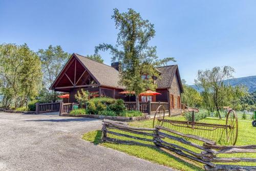 Cove Mountain Lodge Cabin