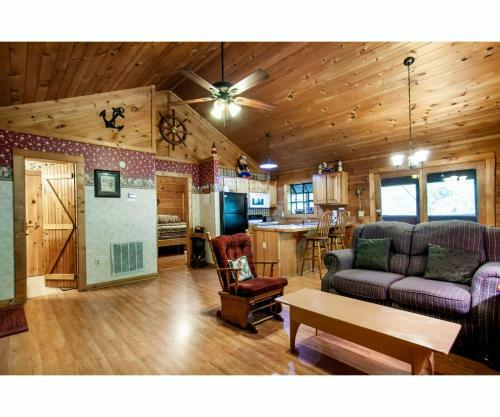 Romantic Mountain Shanty With Hot Tub And Fireplace