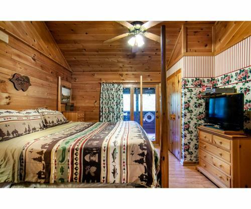Romantic Mountain Shanty With Hot Tub And Fireplace