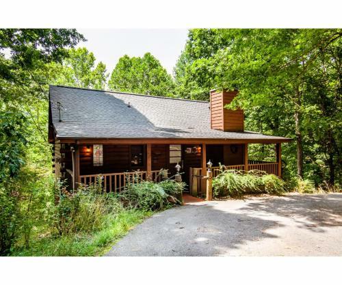 Romantic Mountain Shanty With Hot Tub And Fireplace