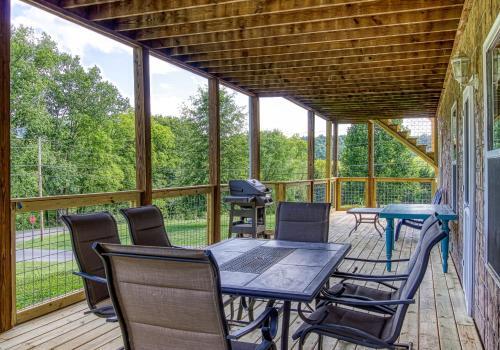 Moose Tracks By Honeybearcabins 5br 4ba Sleeps 15
