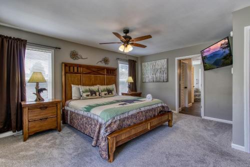 Moose Tracks By Honeybearcabins 5br 4ba Sleeps 15