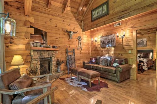 Cabin With Hot Tub And Deck, 3 Mi To Pigeon Forge