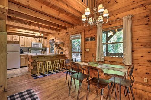 Cabin With Hot Tub And Deck, 3 Mi To Pigeon Forge