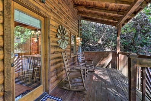 Cabin With Hot Tub And Deck, 3 Mi To Pigeon Forge