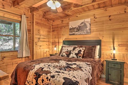 Cabin With Hot Tub And Deck, 3 Mi To Pigeon Forge